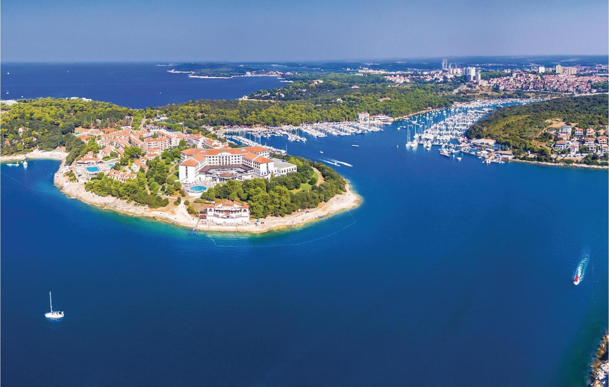 Gorgeous Apartment In Pula With House Sea View Ngoại thất bức ảnh